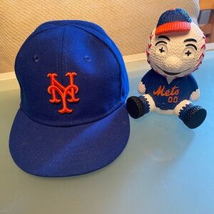 NY Mets Infant Baseball Cap & Figurine